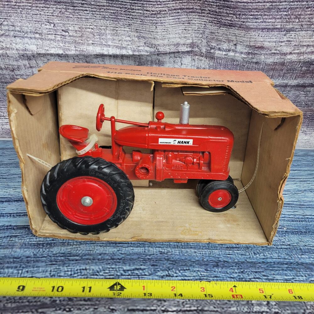 Vtg Scale Models 1/16 IH Farmall Model M first edition Hank Hardware n/frontend